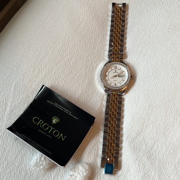 Croton Ladies "Pettillant" Two tone Day/Date Quartz Watch,Austrian Crystal Bezel - Picture 3 of 7